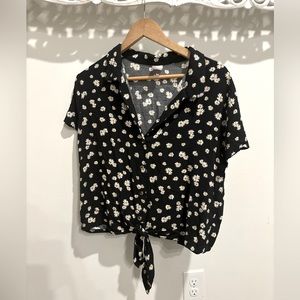 No boundaries tie black daisy button up collar top xl